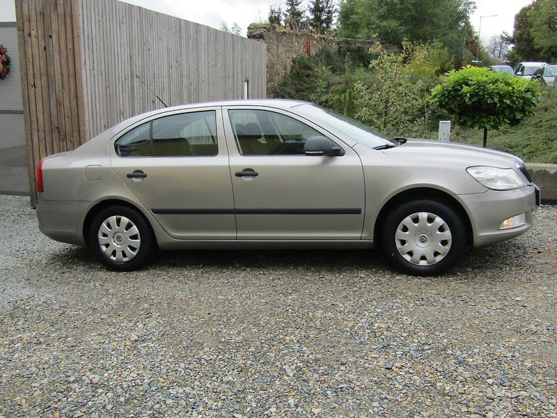 Škoda Octavia (2009) 1.6 MPI 75kW 1.MAJITEL - fotka 8 z 35