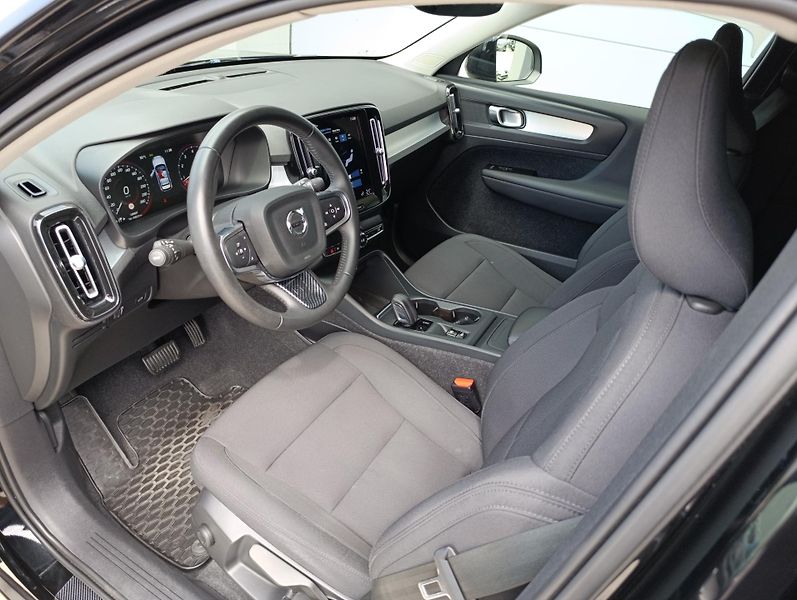 Volvo XC40 2.0 B4 AWD 145kW - fotka 10 z 33