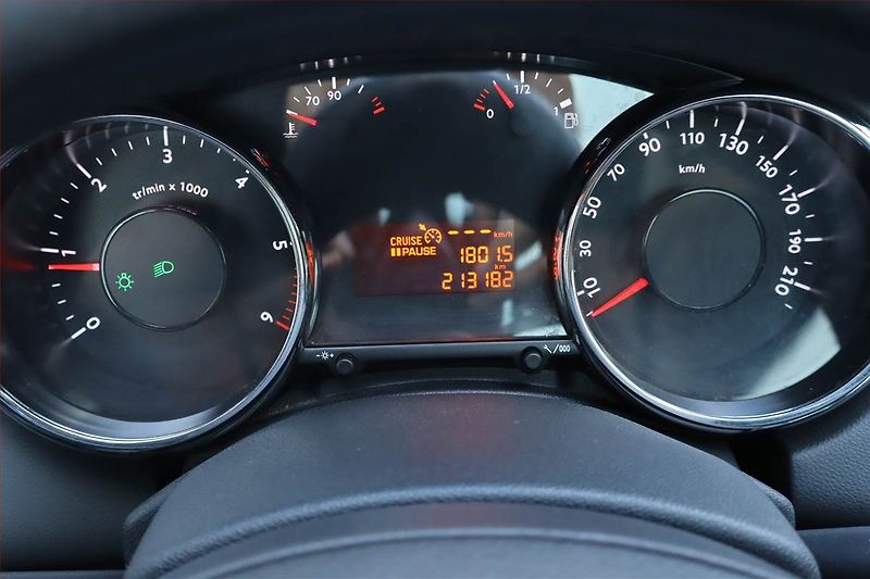 Peugeot 5008 (2014) 1.6 HDi, Serv.kniha, Tempomat - fotka 11 z 23