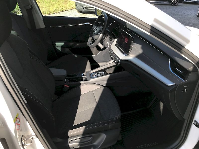 Škoda Octavia (2024) COM M-HEV STY PLUS TS110/1.5A7 - fotka 14 z 27