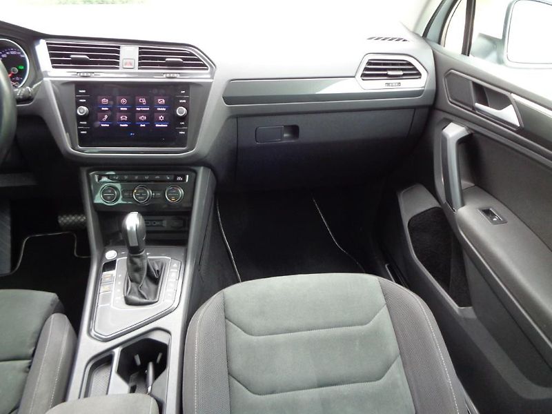 Volkswagen Tiguan 2.0 TDI DSG R-LINE  110 kW - fotka 18 z 30
