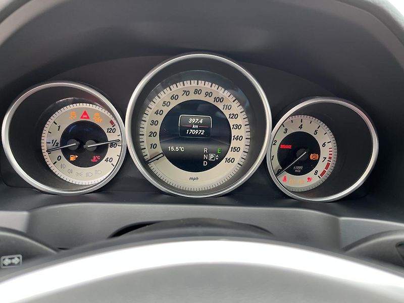 Mercedes-Benz Třídy E (2013) 350 i V6 AMG Styl paket (950) - fotka 37 z 39