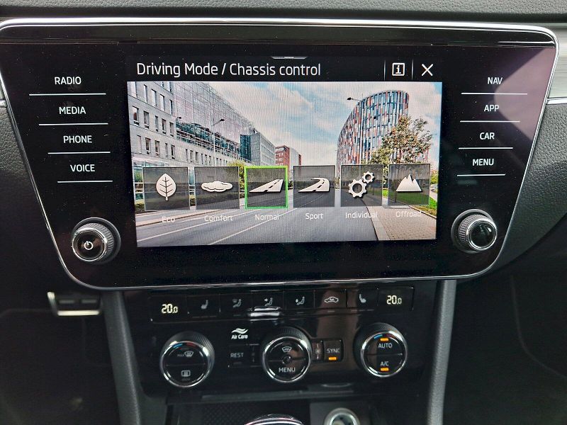 Škoda Superb (2022) Combi Scout DSG 4x4 2,0TDi 147 - fotka 26 z 35