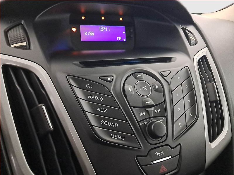 Ford Focus (2012) 1.6 i - fotka 13 z 17