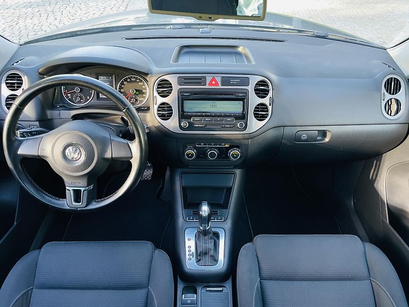 Volkswagen Tiguan 2.0TSI 4x4 AUT SERVISKA VYHŘEV - fotka 26 z 47