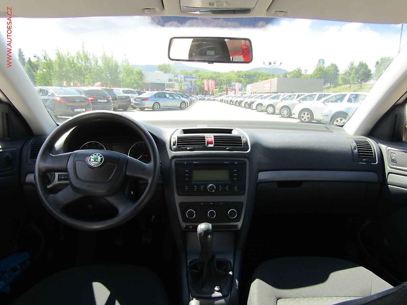 Škoda Octavia (2011) 1.4 16V, ČR, AC - fotka 8 z 12