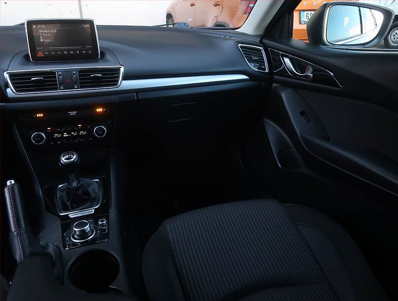 Mazda 3 (2015) 2.0 Skyactiv-G, Navi - fotka 8 z 16