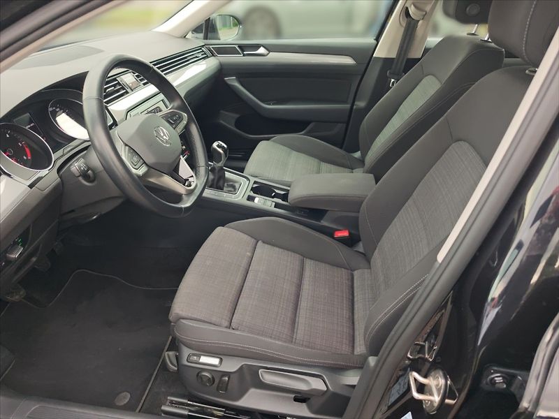 Volkswagen Passat 2,0 TDI 110 Business - fotka 6 z 11