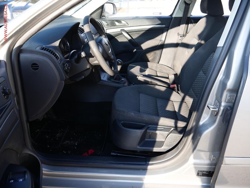 Škoda Octavia (2011) 1.9TDi, ČR, AC - fotka 9 z 17