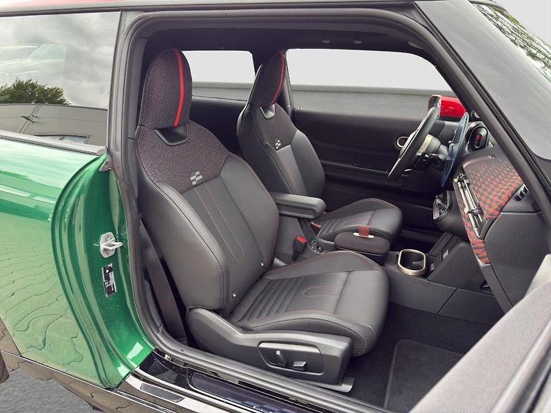 Mini Cooper JCW - fotka 15 z 22