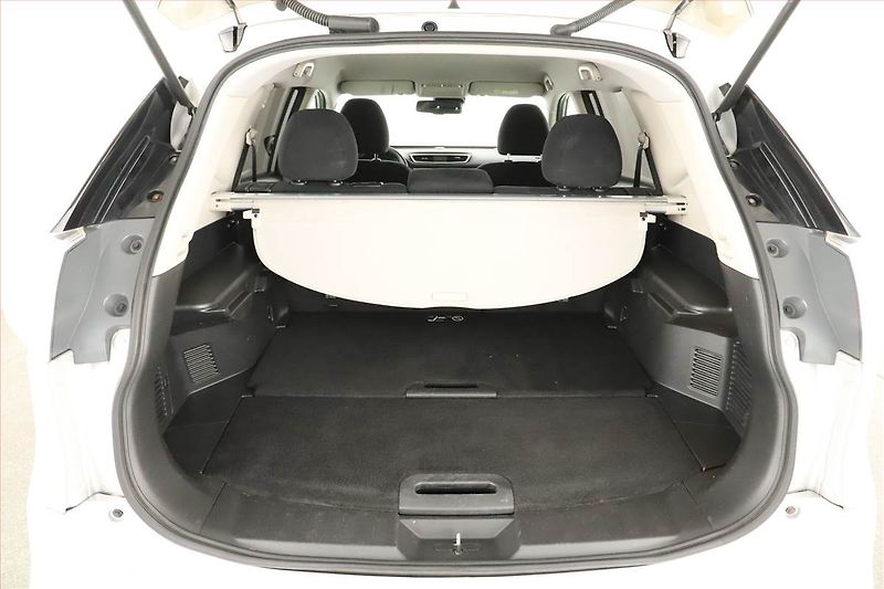 Nissan X-Trail (2015) 1.6 dCi, Tempomat - fotka 12 z 13