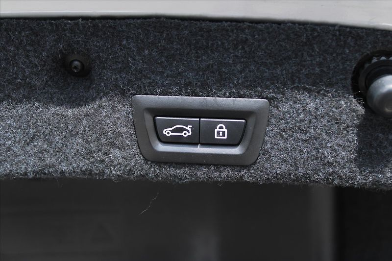 BMW Řada 5 530d xDrive 190kW M PAKET ČR - fotka 14 z 32