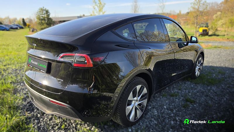 Tesla Model Y (2021) Dual Motor 4×4 - fotka 3 z 8