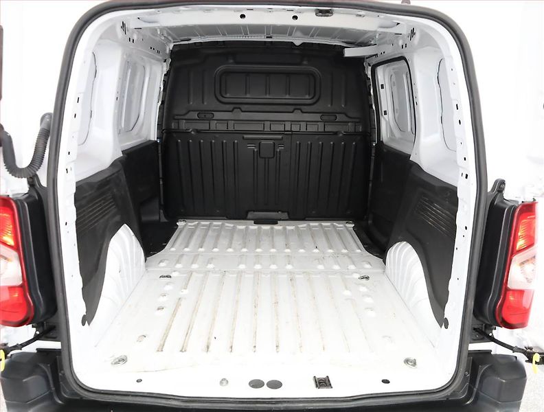 Toyota ProAce City (2024) 1.5 D4-D, ČR, DPH - fotka 16 z 16