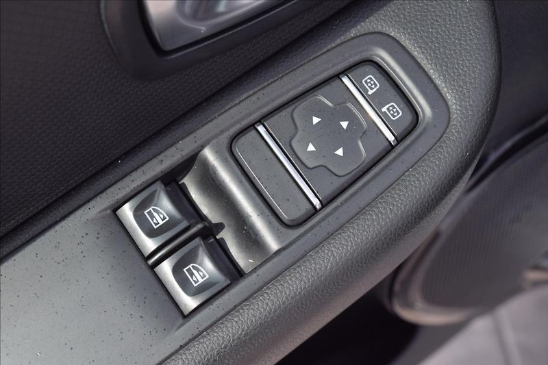 Renault Clio 1,2 i 54KW KLIMA ALU - fotka 32 z 47