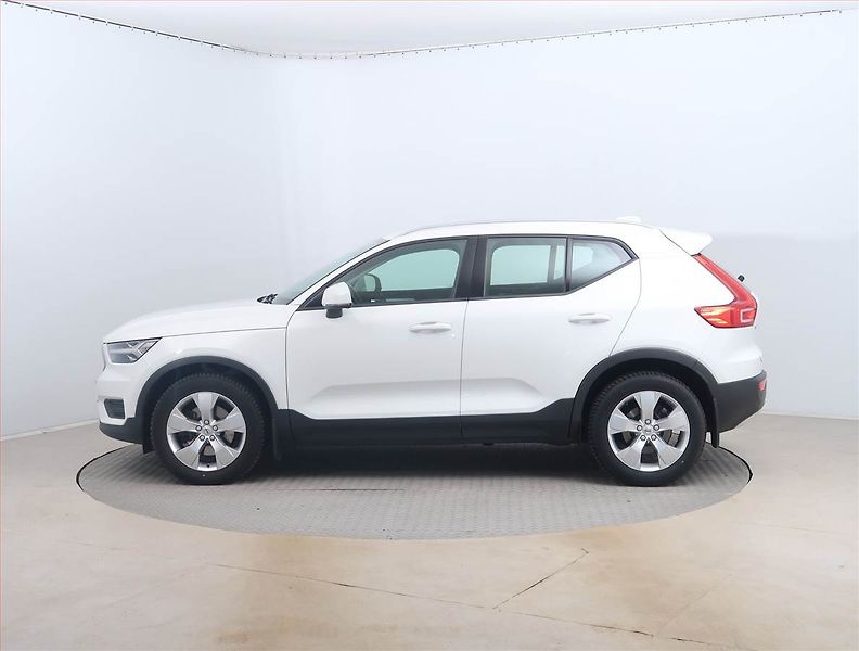 Volvo XC40 (2021) B4 - fotka 3 z 15
