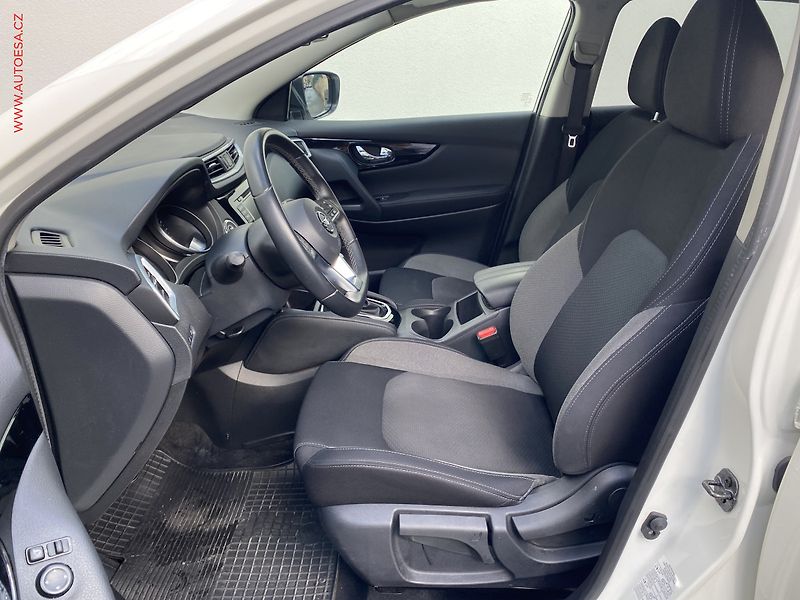 Nissan Qashqai (2021) 1.3 DiG-T, ČR, N-Connecta - fotka 9 z 19
