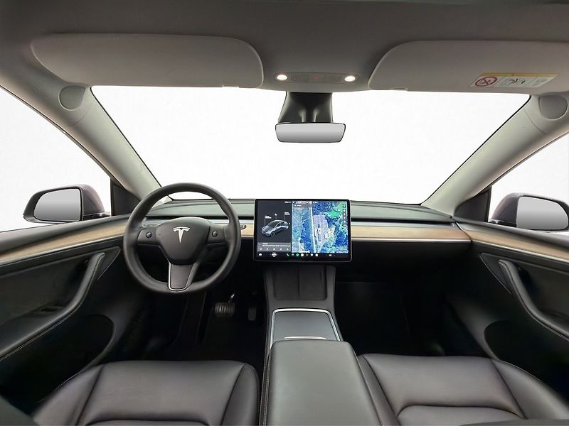 Tesla Model Y Long Range AWD - fotka 11 z 30
