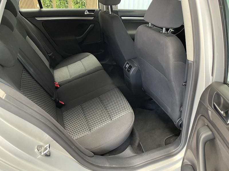 Volkswagen Golf TSi ČR 1.MAJ. 6M TZ DIGIAC   - fotka 15 z 23