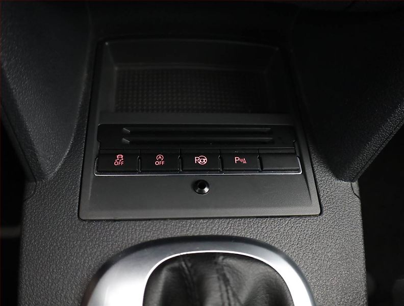 Volkswagen Touran (2013) 1.6 TDI, Automat, Serv.kniha - fotka 11 z 19