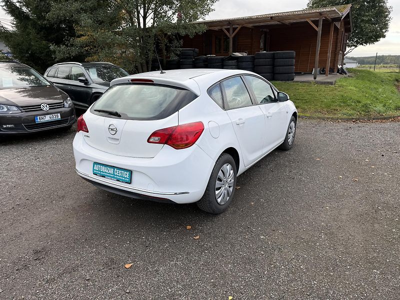 Opel Astra 1.6i - fotka 6 z 22
