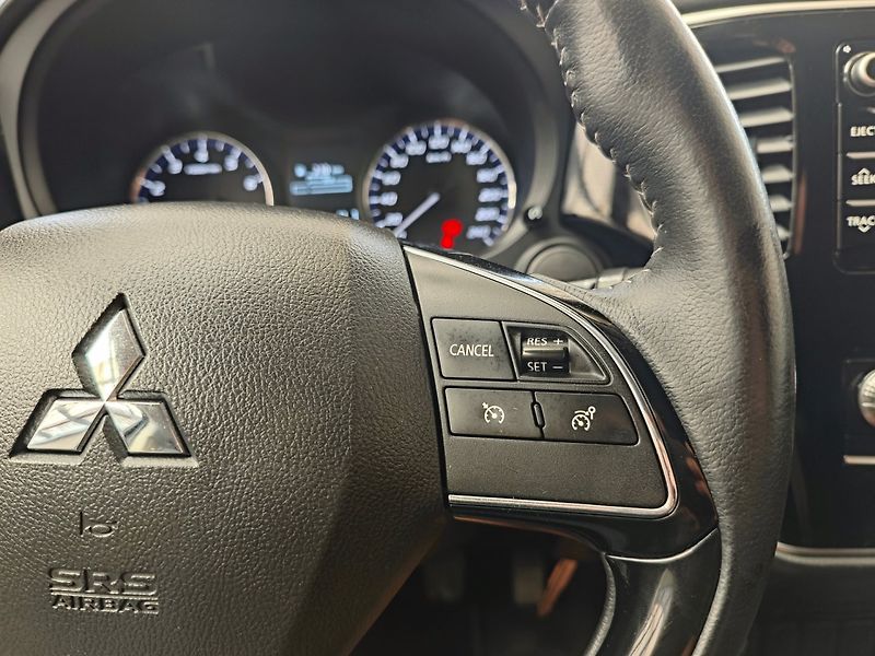 Mitsubishi Outlander (2021) 2.0 Mivec Diamant 2WD Kamera - fotka 20 z 44