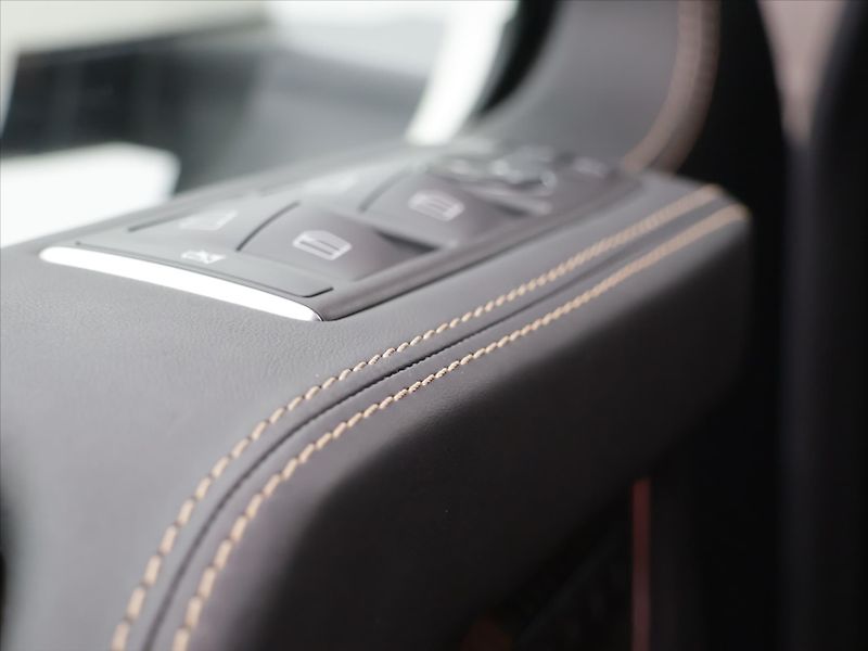 Mercedes-Benz Třídy G 6,0 650 Maybach Landaulet AMG - fotka 43 z 97
