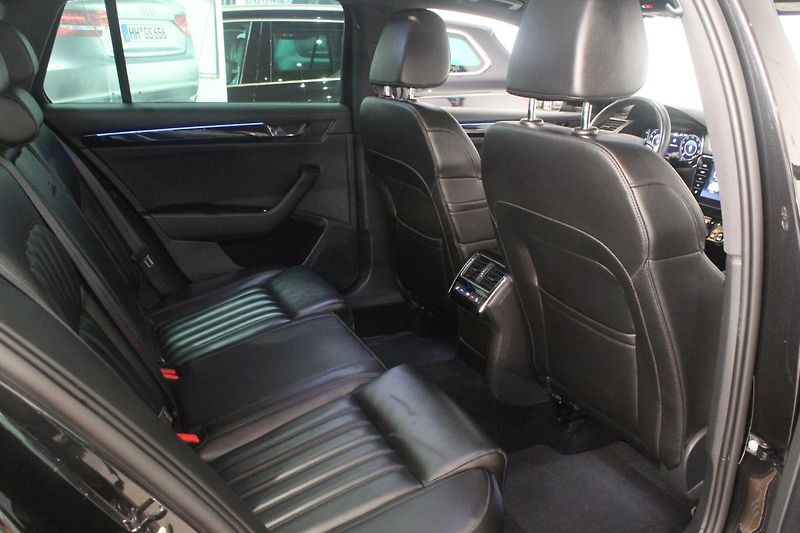 Škoda Superb (2019) 2.0TDI DSG L&K 4x4 Display - fotka 29 z 45
