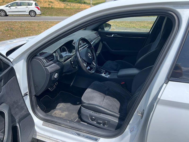 Škoda Superb 2.0 TDi Sportline - fotka 5 z 9