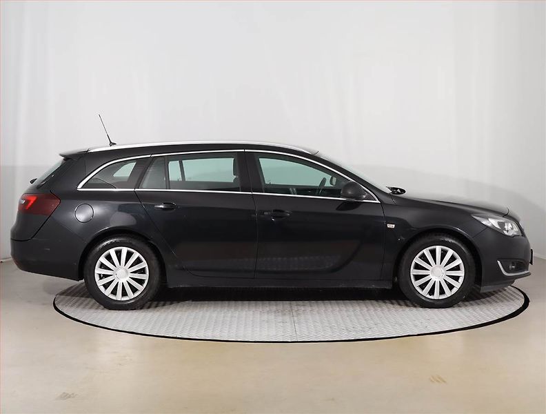 Opel Insignia (2014) 2.0 CDTI, Xenony, Tempomat - fotka 6 z 18
