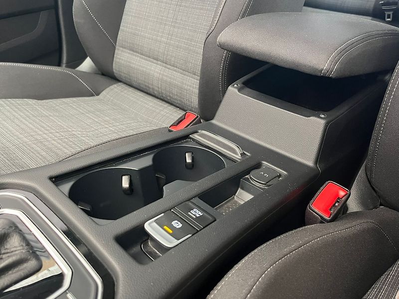 Volkswagen Passat 2.0 TDi LED SVĚTLA, rezervace - fotka 30 z 96