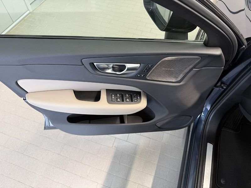 Volvo XC60 (2026) B5 2.0L 250+14 HP AT8 FWD PLUS - fotka 16 z 26