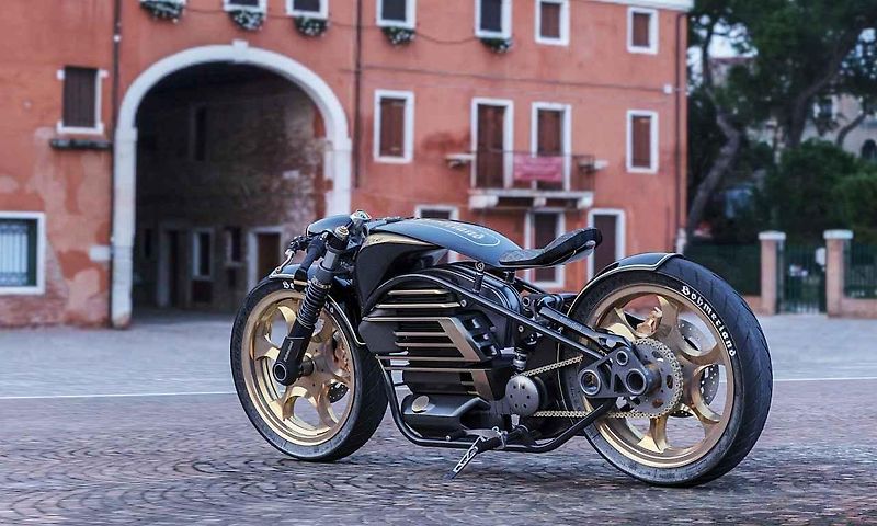 Stánek značky na Motosalonu v Brně