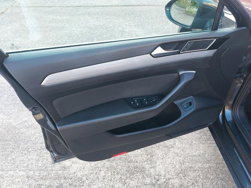Volkswagen Passat 2,0 TDi 110kw Business ČR - fotka 9 z 19