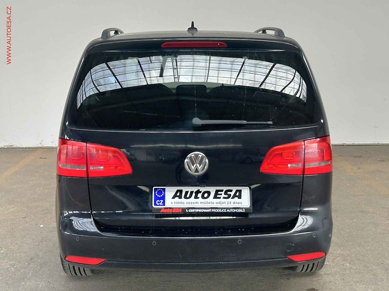Volkswagen Touran (2011) 1.6 TDi, 2.maj, DSG, navi - fotka 5 z 16