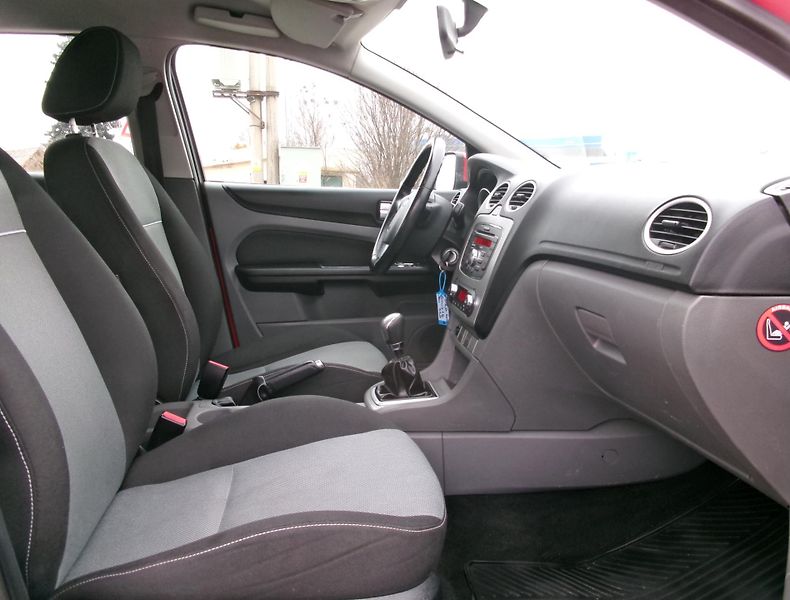 Ford Focus 1,6 - ZADÁNO - fotka 21 z 25