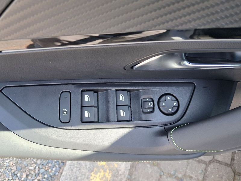 Peugeot 2008 GT Elektromotor 115 kW (Bateri - fotka 13 z 16