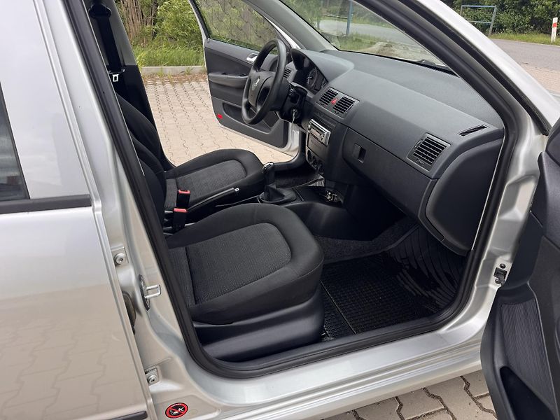 Škoda Fabia 2.0i 85kW ELEGANCE*TEMPOMAT* - fotka 11 z 13