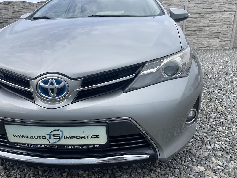 Toyota Auris 1.8i 16v HYBRID AUT SERVIS TOP - fotka 63 z 172