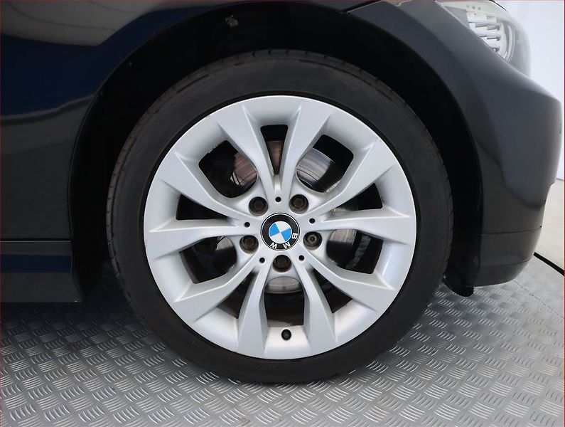 BMW Řada 3 (2010) 320 d xDrive, 4X4, Navi - fotka 15 z 19