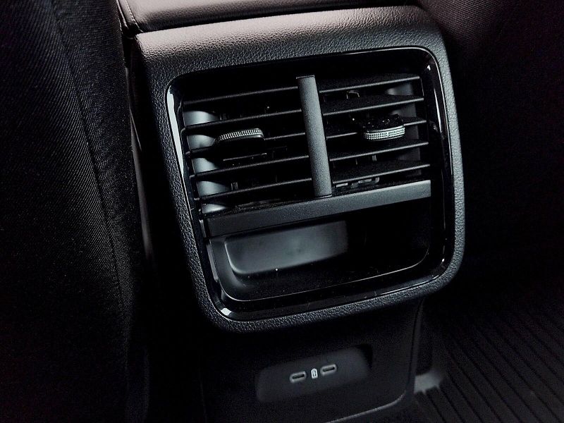 Škoda Octavia (2024) combi Selection 1,5Tsi 110 Kw - fotka 23 z 32