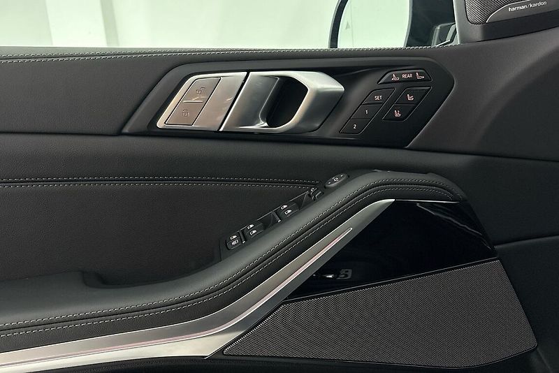 BMW X7 xDrive40d - fotka 15 z 24