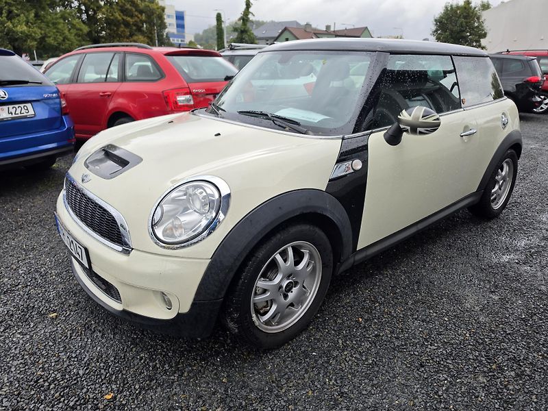 Mini Cooper S 1.6 128Kw Xenon Harman - fotka 2 z 19