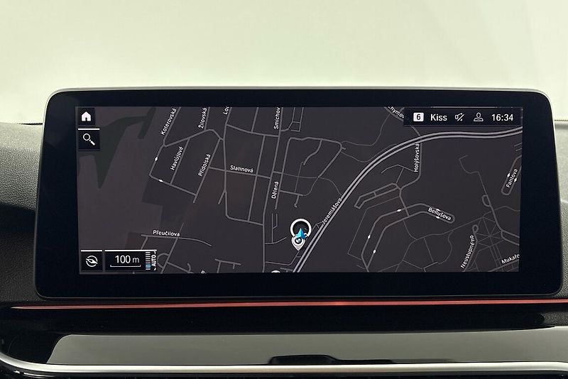 BMW Řada 5 540d xDrive - fotka 18 z 28