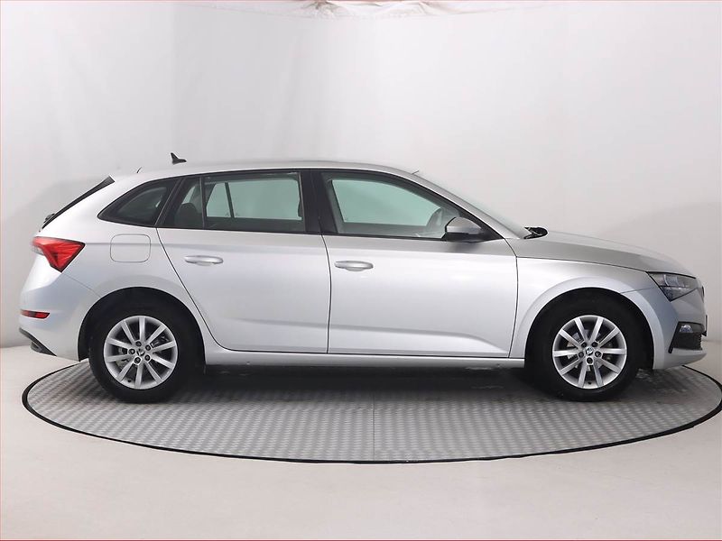 Škoda Scala (2021) 1.0 TSI, Tempomat - fotka 6 z 19