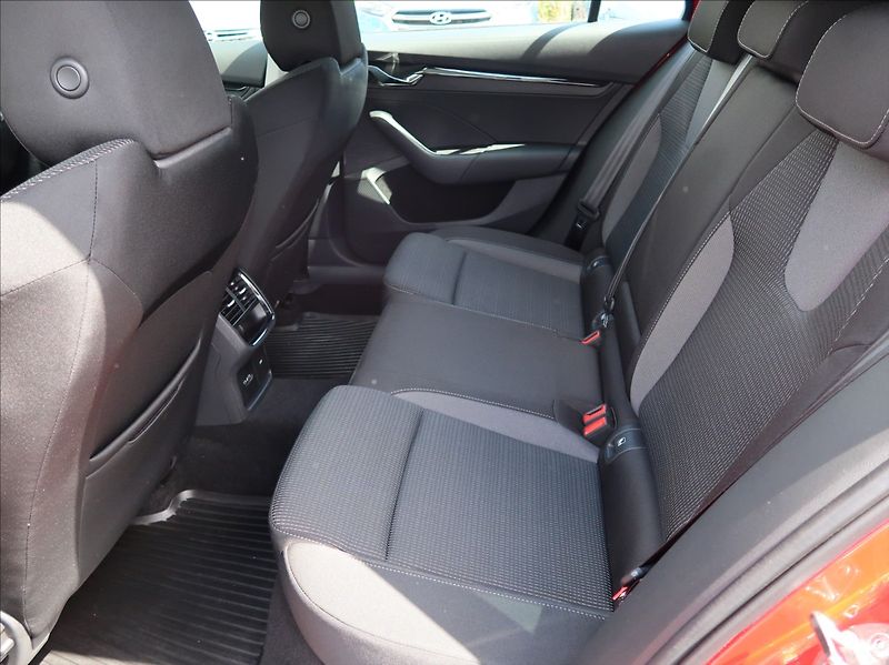 Škoda Octavia 2,0 TDi,1majČR,Serv.kn.,DPH - fotka 17 z 26
