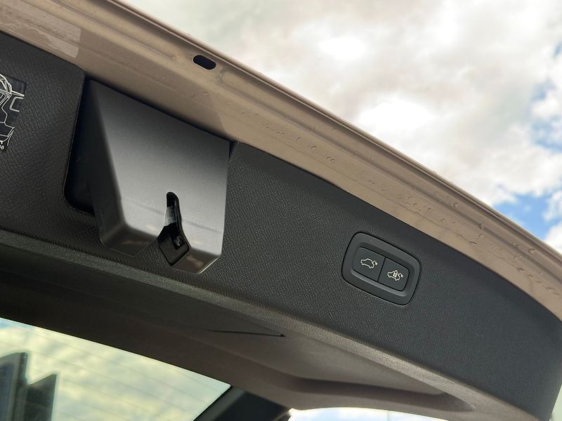 Volvo XC90 PlusDark T8,AWD,Plug-in hybrid - fotka 16 z 26