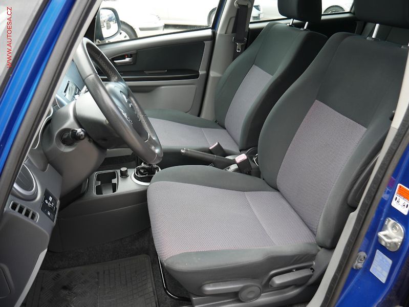 Suzuki SX4 (2008) 1.9DDiS 4x4, ČR, AC, park - fotka 9 z 18