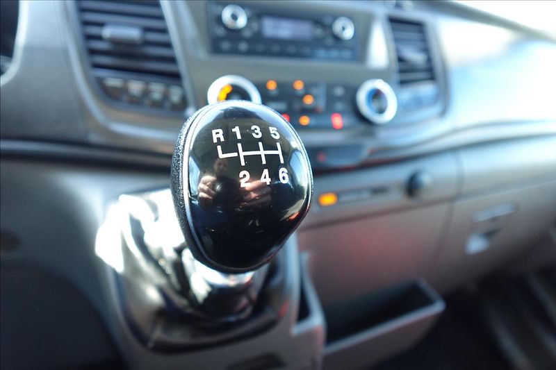 Ford Transit 2,0 TDCi  L3H2 8MÍST BUS KLIMA - fotka 38 z 40