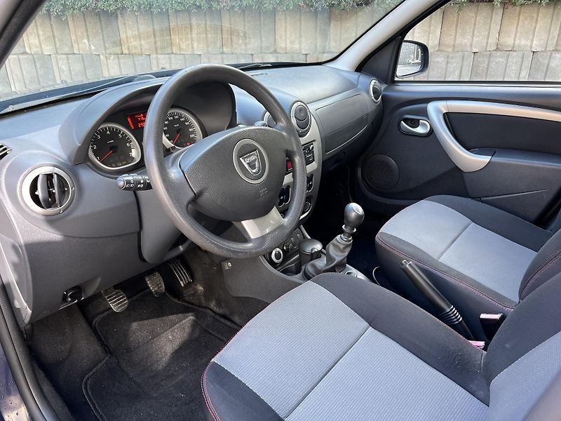Dacia Duster 1.6 16v 77 kW 4x4 NOVÁ STK - fotka 9 z 16